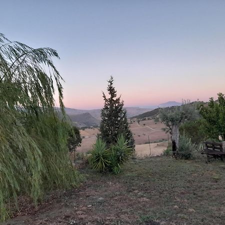 Agriturismo La Stragola Nicosia Bagian luar foto
