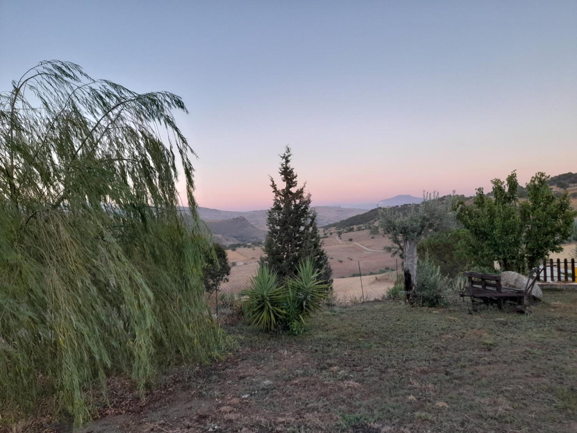 Agriturismo La Stragola Nicosia Bagian luar foto