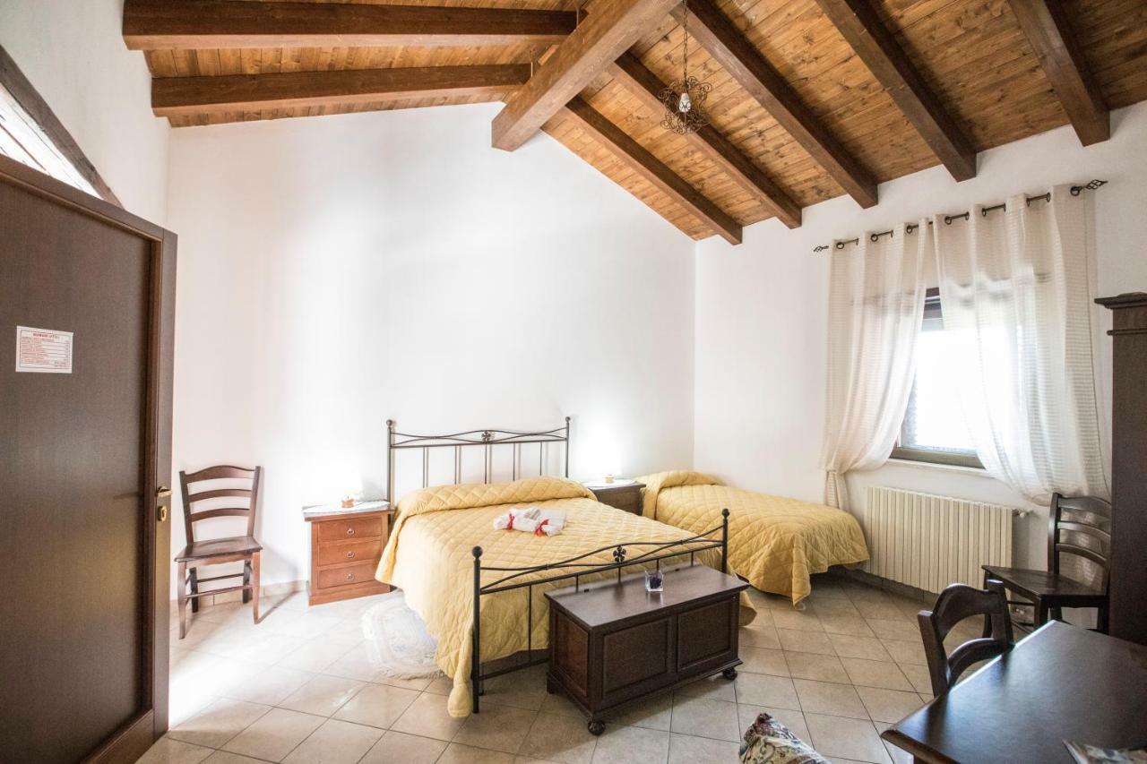 Agriturismo La Stragola Nicosia Bagian luar foto