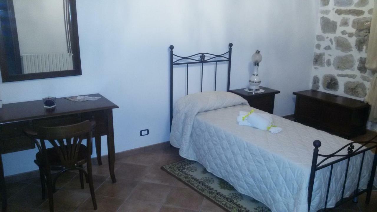Agriturismo La Stragola Nicosia Bagian luar foto